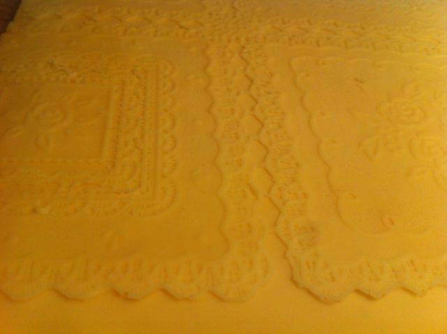 roses_lace.jpg roses_lace.jpg